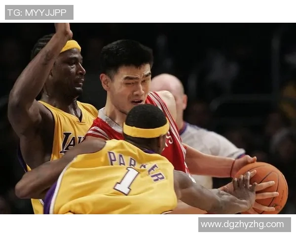 姚明罚球训练的坚持与成长之路：从青涩到巨星的蜕变故事