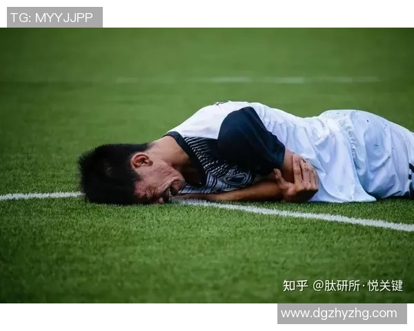 足球明星在滑草皮运动中如何有效保护膝盖避免受伤的技巧与经验分享
